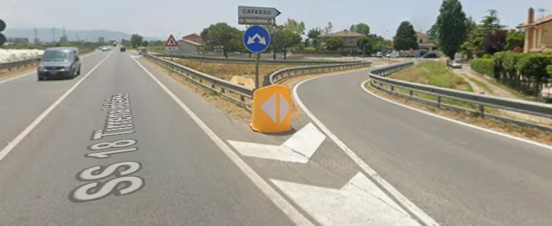 Uscita dalla SS18 per Cafasso con il cartello stradale che indica la direzione verso Podere Cafasso