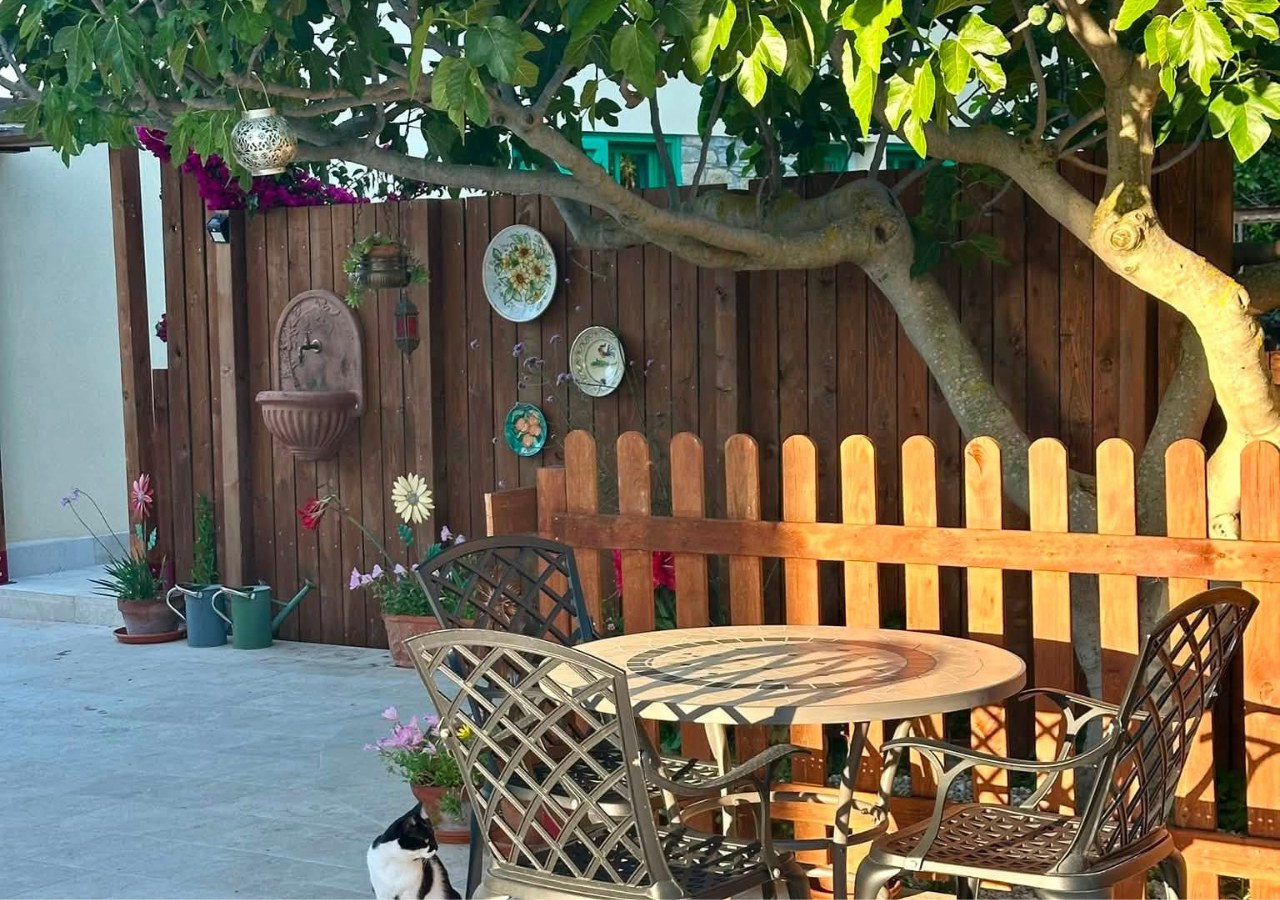 Un angolo tranquillo del giardino di Podere Cafasso